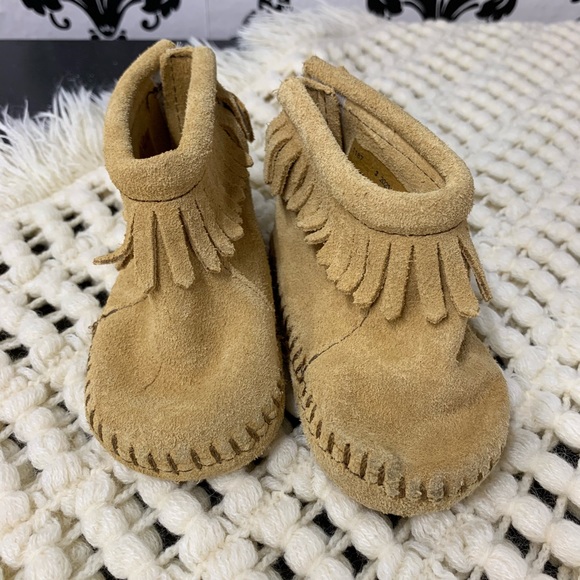 Minnetonka Other - Like new Minnetonka child leather moccasins